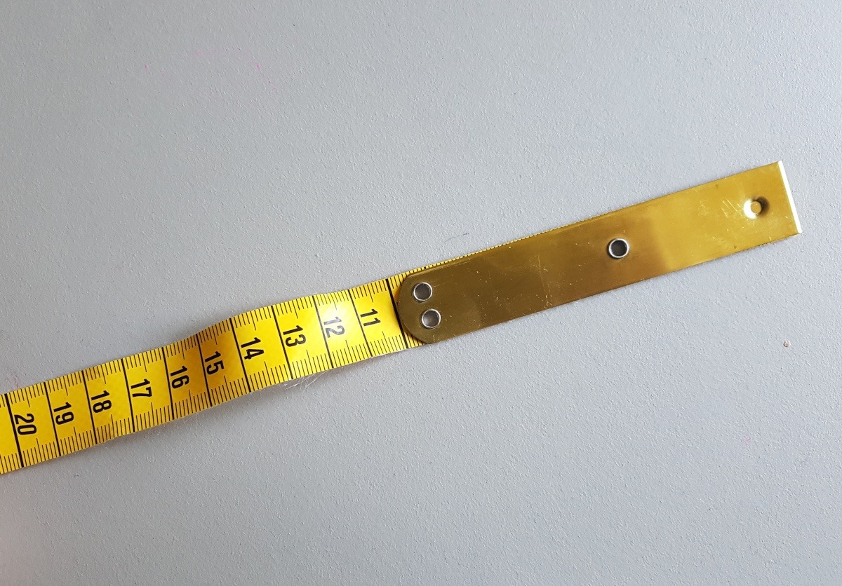 Das Schrittmaßband hat eine Messing-Verstärkung am Anfang